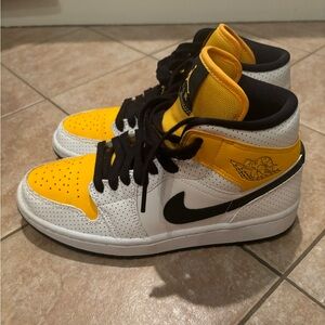 Air Jordan 1 Mid women’s 7.5 gold and black worn once